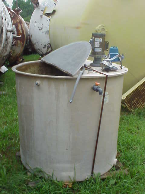 300 gallon FRP tank with mixer. Mixer is 0.5 HP, 115/208-230 volt, 1725 RPM motor.  Has flat top with hinged section.
